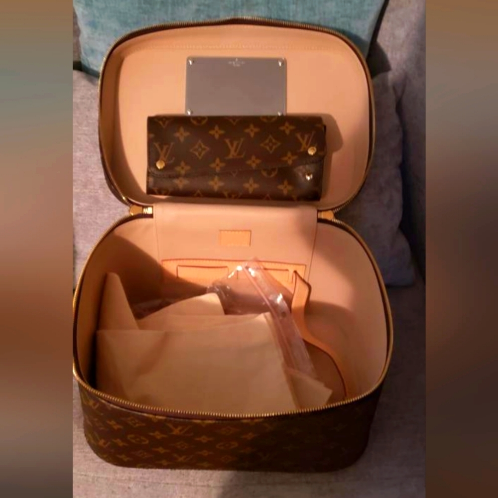 Brand New Authentic Louis Vuitton Vanity Nice Handbag